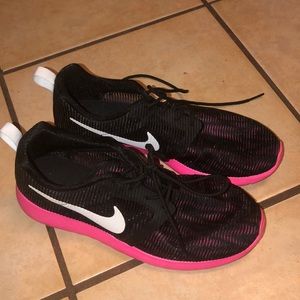 Like New Nike Roche Run Pink Size 8.5